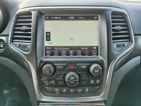 Used 2018 Jeep Grand Cherokee Altitude AWD/4WD image 5