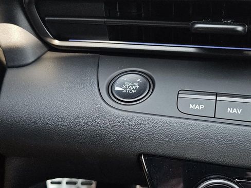 New 2025 Hyundai Elantra SEL image 25