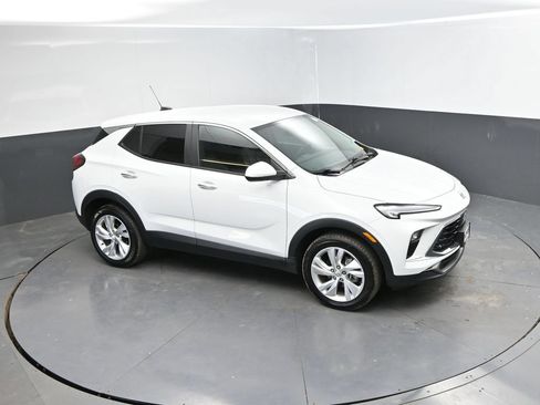 Used 2025 Buick Encore GX Preferred AWD/4WD image 26