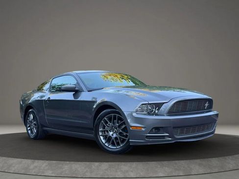 Used 2013 Ford Mustang Premium RWD image 2