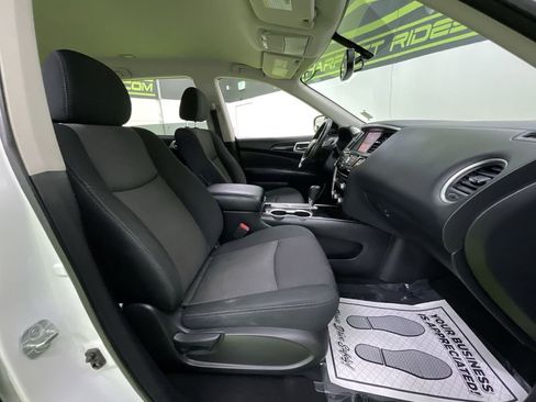 Used 2018 Nissan Pathfinder SV image 28