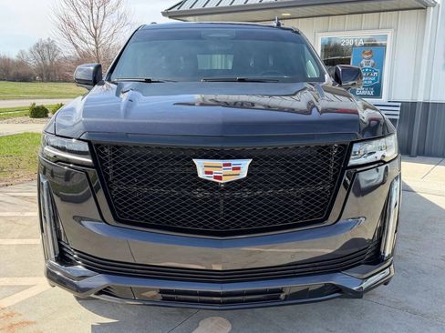 Used 2022 Cadillac Escalade Premium Luxury Platinum w/ LPO, Floor Liner Package image 9