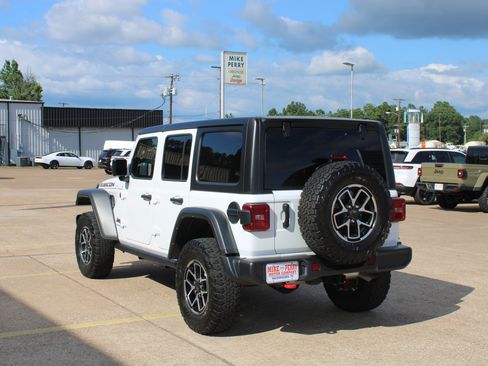 Used 2025 Jeep Wrangler Unlimited Rubicon AWD/4WD image 9