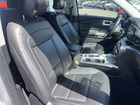 Used 2023 Ford Explorer XLT w/ Equipment Group 202A AWD/4WD image 14