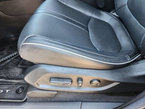 Used 2025 Honda Pilot Elite image 12