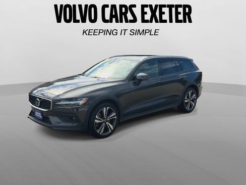 Certified 2025 Volvo V60 B5 Cross Country Plus AWD/4WD image 4