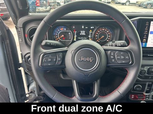 Used 2025 Jeep Wrangler Unlimited Rubicon AWD/4WD image 16