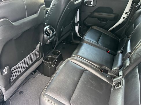 New 2025 Jeep Gladiator Sport image 12