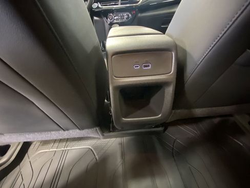 Used 2024 Chevrolet Trax RS w/ Sunroof Package FWD image 29