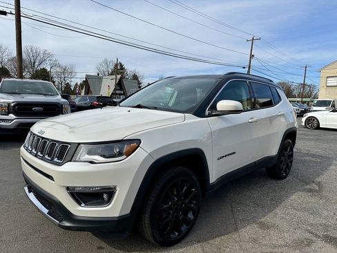 Used 2017 Jeep Compass Limited image 3