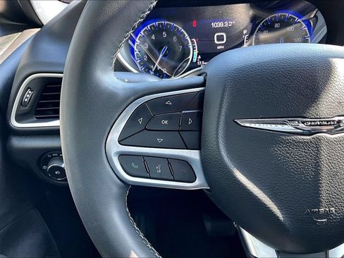 Used 2025 Chrysler Pacifica Select FWD image 24
