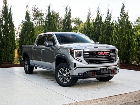 Used 2024 GMC Sierra 1500 AT4 w/ AT4 Preferred Package AWD/4WD image 2