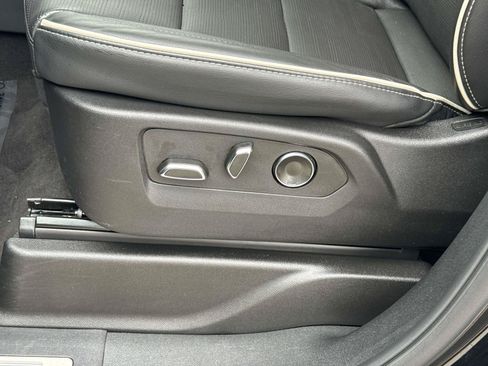 Used 2025 Cadillac Escalade ESV Sport AWD/4WD image 27
