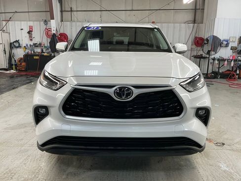 Used 2023 Toyota Highlander XLE image 8