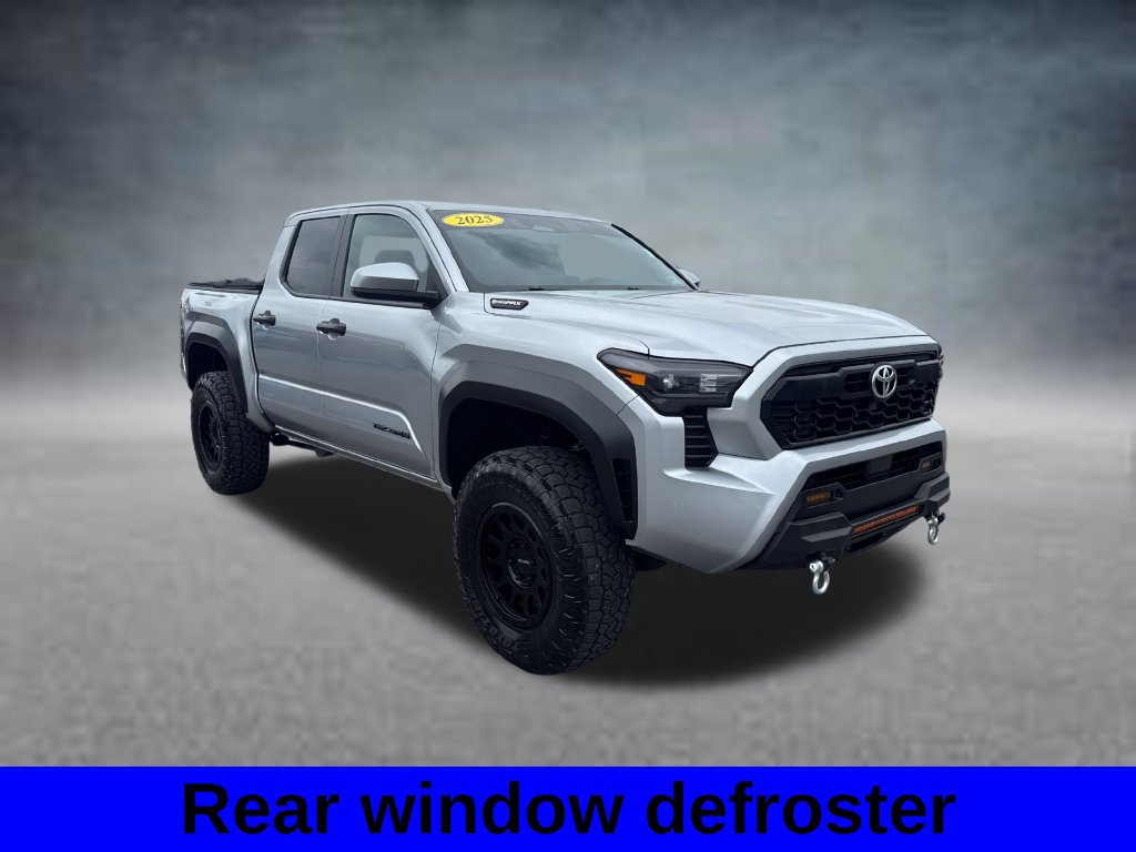 Used 2025 Toyota Tacoma TRD Off-Road AWD/4WD image 4
