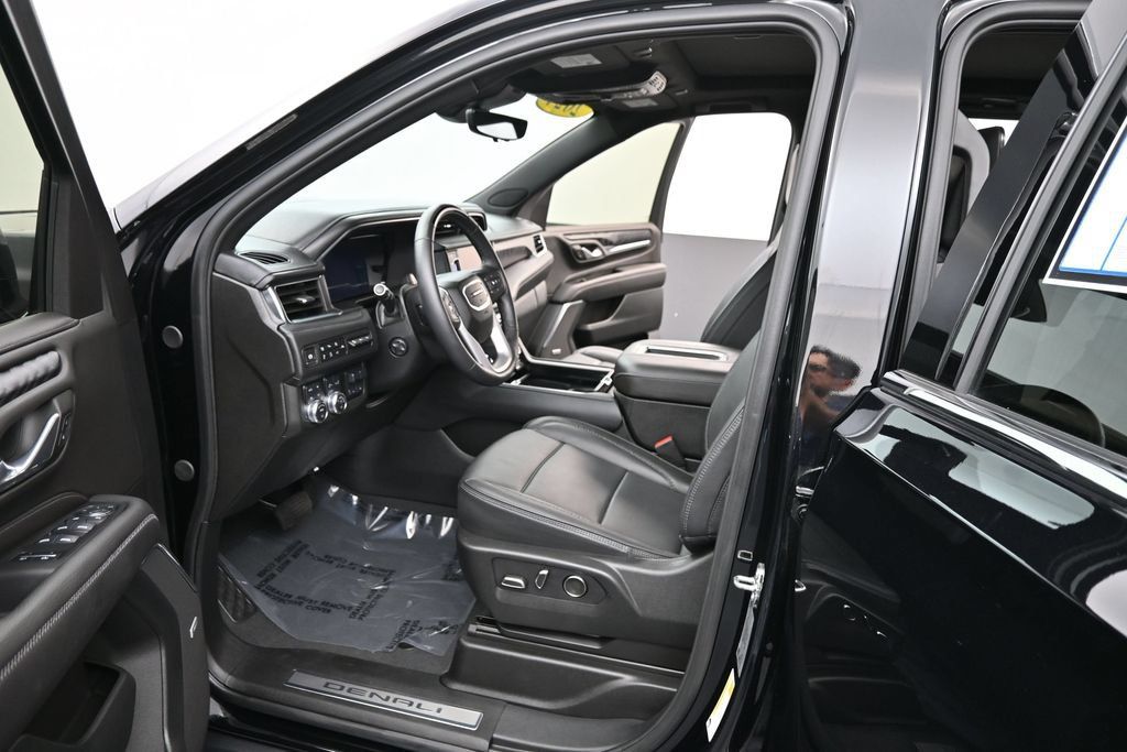 Used 2024 GMC Yukon Denali w/ Advanced Technology Package AWD/4WD image 12