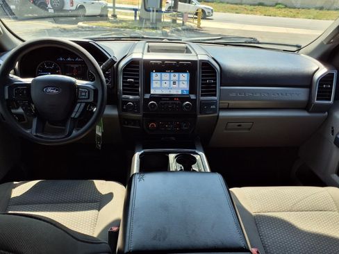 Used 2019 Ford F250 XLT w/ XLT Premium Package AWD/4WD image 13