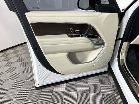 Certified 2023 Land Rover Range Rover SE image 18