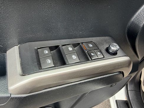 Used 2016 Toyota Tacoma Limited image 17