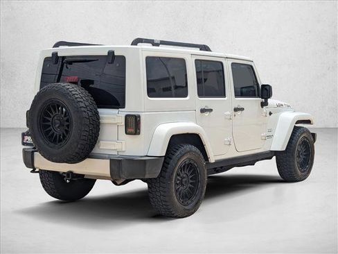 Used 2017 Jeep Wrangler Unlimited Sahara w/ Connectivity Group AWD/4WD image 5