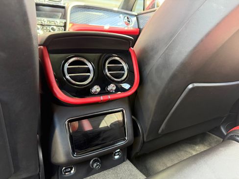 Used 2022 Bentley Bentayga image 27