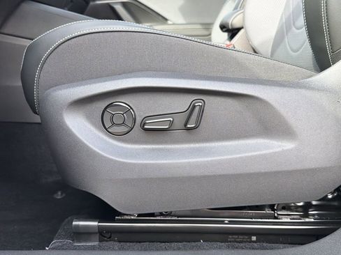 New 2026 Volkswagen Tiguan SE R-Line FWD image 24