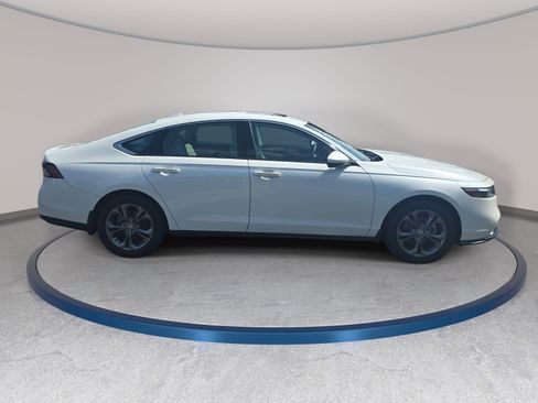 Used 2023 Honda Accord EX image 4