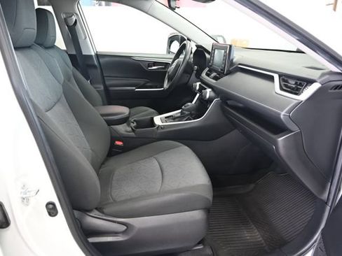 Used 2022 Toyota RAV4 XLE AWD/4WD image 11