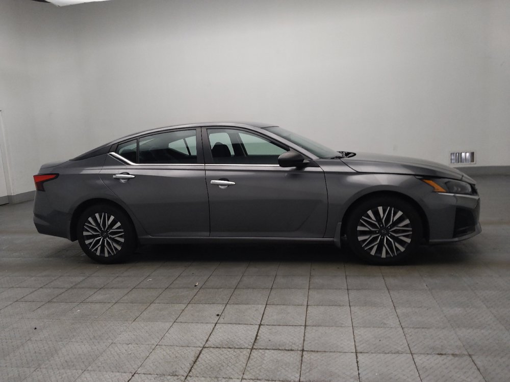 Used 2024 Nissan Altima 2.5 SV FWD image 11