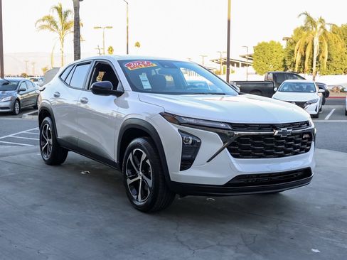 Used 2024 Chevrolet Trax RS w/ Driver Confidence Package image 2