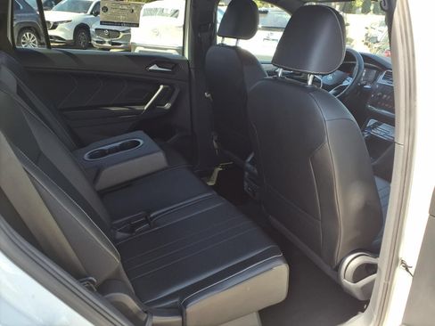Certified 2022 Volkswagen Tiguan SE R-Line FWD image 21