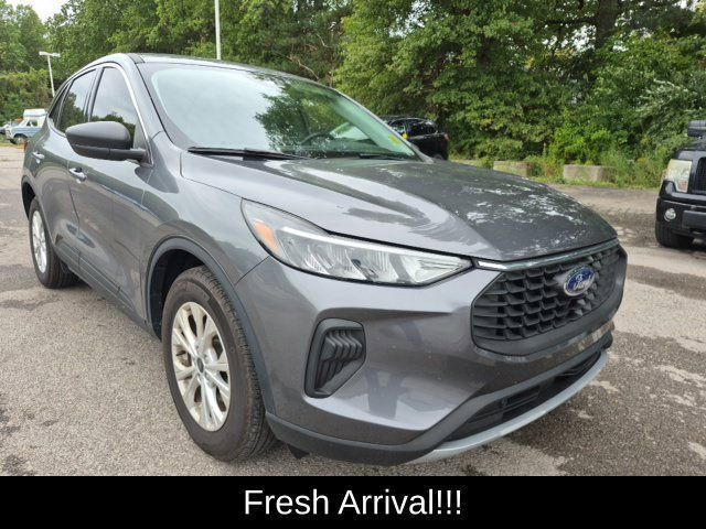 Used 2024 Ford Escape Active w/ Cold Weather Package FWD image 4