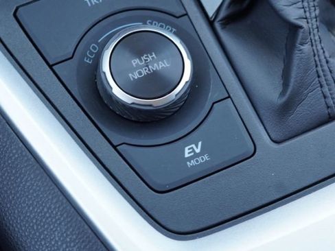 Used 2024 Toyota RAV4 LE AWD/4WD image 36
