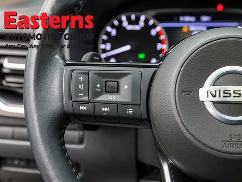 Used 2021 Nissan Rogue SV w/ Premium Package image 12