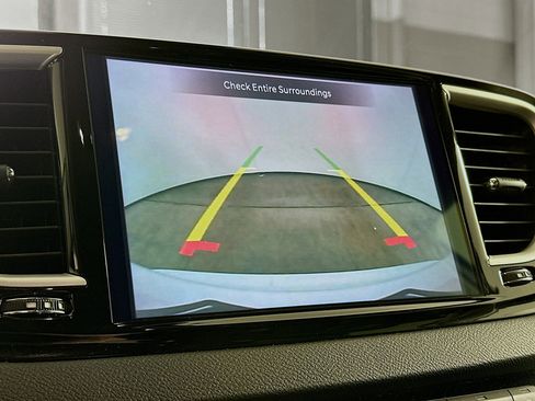 Used 2024 Chrysler Pacifica Touring-L FWD image 22