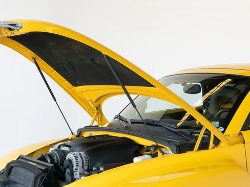 Used 2006 Chevrolet SSR w/ Preferred Equipment Group RWD image 96