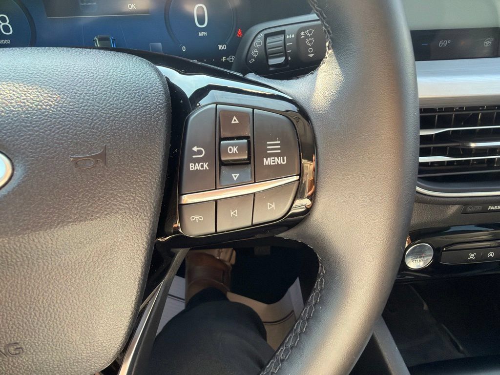 Used 2025 Ford Escape Platinum AWD/4WD image 24