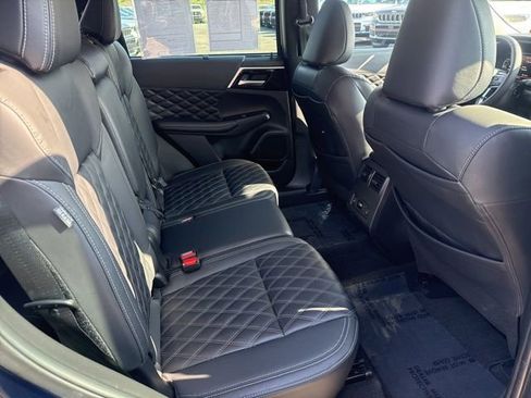 Used 2023 Mitsubishi Outlander SEL image 29