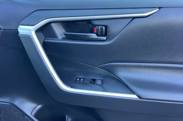 Certified 2022 Toyota RAV4 LE AWD/4WD image 19