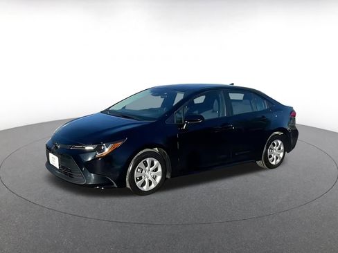 Used 2025 Toyota Corolla LE image 3