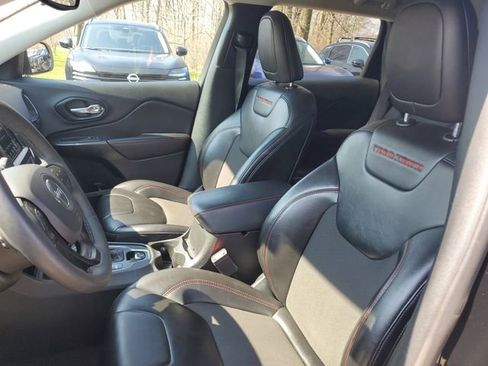 Used 2022 Jeep Cherokee Trailhawk AWD/4WD image 5