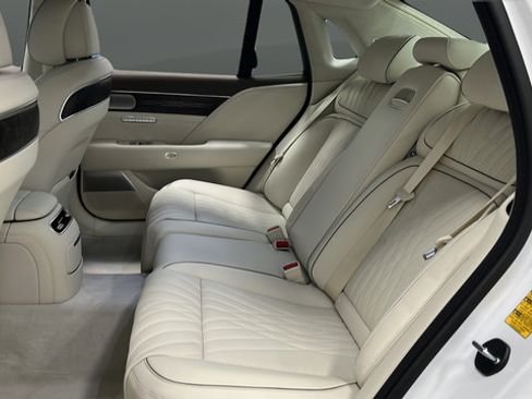 Used 2025 Genesis G90 3.5T AWD/4WD image 24