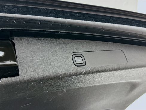 Used 2012 Cadillac Escalade Premium image 32