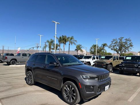 Used 2024 Jeep Grand Cherokee Overland w/ Trailer Tow Package AWD/4WD image 2
