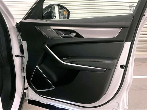 Certified 2024 Jaguar F-PACE R-Dynamic S image 27