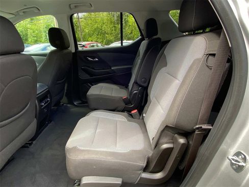 Used 2021 Chevrolet Traverse LT image 18
