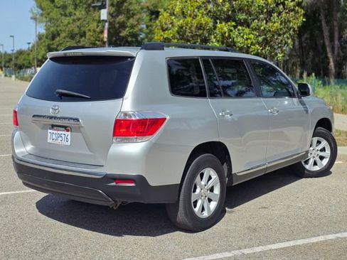 Used 2011 Toyota Highlander SE image 37