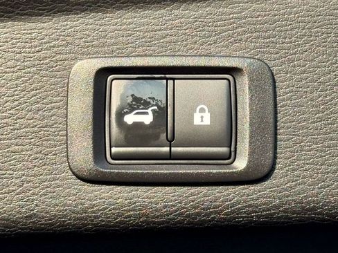 Used 2025 Mitsubishi Outlander SE image 37