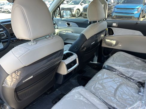 New 2026 Kia Carnival EX FWD image 21