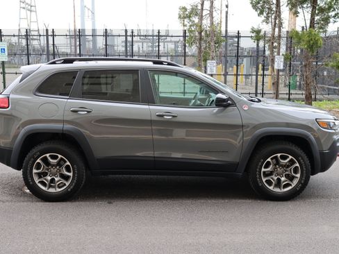 Used 2022 Jeep Cherokee Trailhawk AWD/4WD image 2